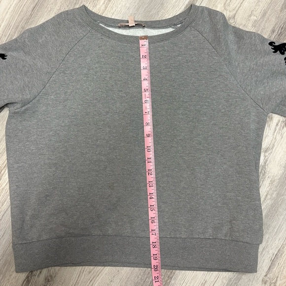 Philosophy Gray Crewneck Pullover Sweatshirt Velvet Embellished Sleeve SZ L - Picture 7 of 8